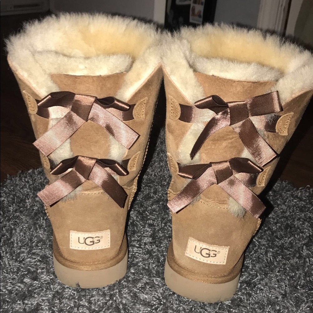 Bailey Bow UGGs Women’s 9, only worn about 4-5x